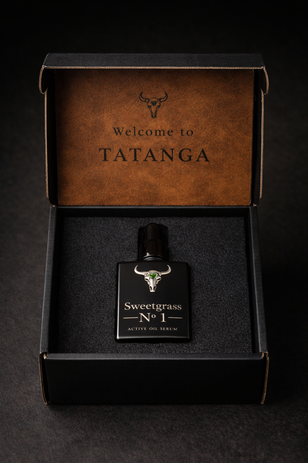 TATANGA unboxing, leather-lined black box with Sweetgrass Nº 1 inside